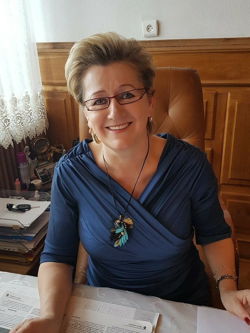 Irena Marcisz, ma 60 lat, burmistrz miasta i gminy Łopuszno....