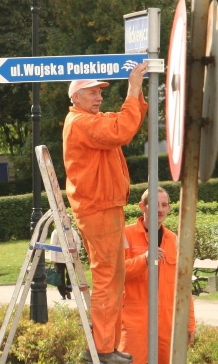 Policja informuje urząd, które tablice są do wymiany.