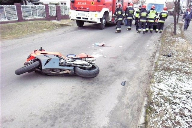 Kierowca hondy został odwieziony do szpitala.