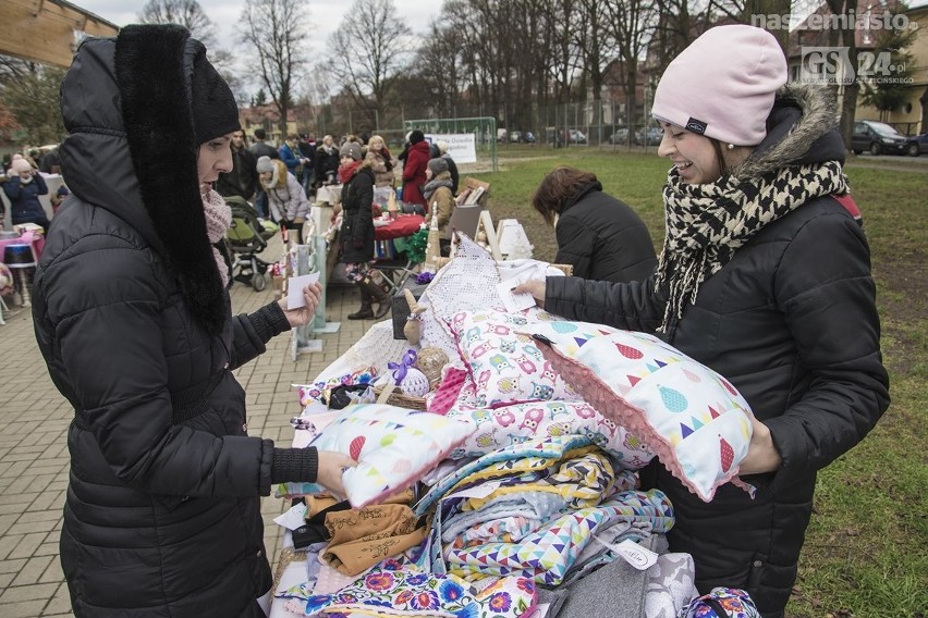 Świąteczny jarmark na Pogodnie