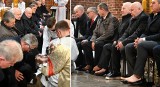 Ksiądz umył stopy mężczyznom w sanktuarium w Jaśle. Zobaczcie zdjęcia z Mszy Wieczerzy Pańskiej u ojców franciszkanów