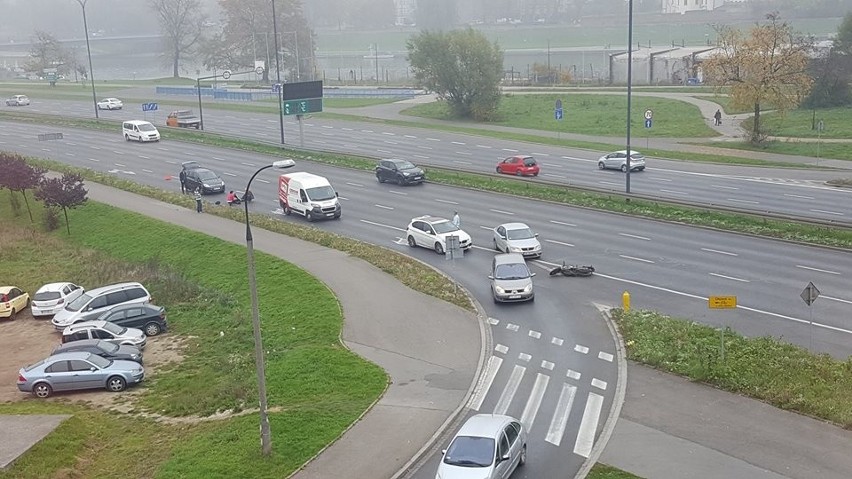 Wypadek w Krakowie, ranny motocyklista [KRÓTKO]