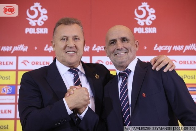 Nowy trener piłkarskiej reprezentacji Polski Michał Probierz i prezes Polskiego Związku Piłki Nożnej Cezary Kulesza.