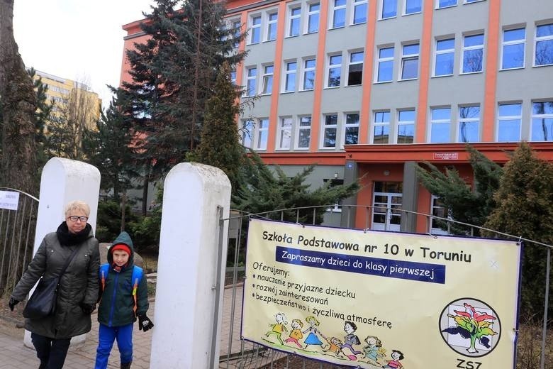 Ze szkoły przy ul. Bażyńskich w Toruniu zniknęło 750 tys....