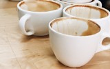 Jak usunąć z kubków paskudny osad po kawie i herbacie? Sprawdź 4 niezawodne triki. Te szybkie sposoby ułatwią życie!