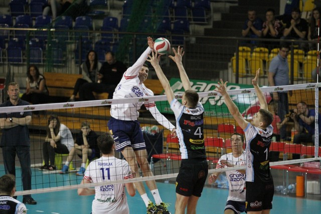 Przed rokiem w finale Młodej Ligi Zaksa przegrała z Czarnymi 2:3.