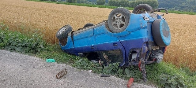Do wypadku doszło w Bieńkówce (gmina Chełmno). Policjanci ustalili już kto kierował i jechał samochodem. W posiadanie auta dwóch mężczyzn weszło nielegalnie