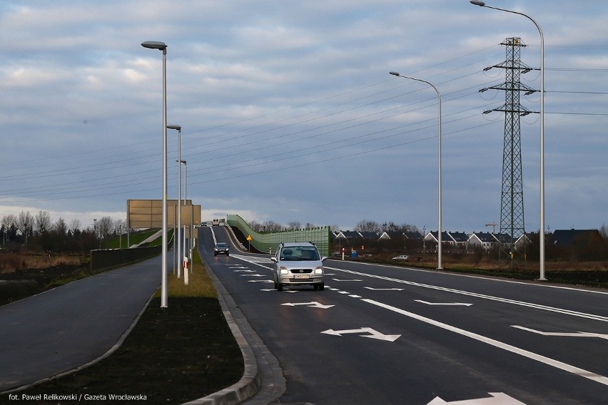 Nowy odcinek Wschodniej Obwodnicy Wrocławia otwarty. Niektórzy jadą pod prąd (ZDJĘCIA, MAPA)