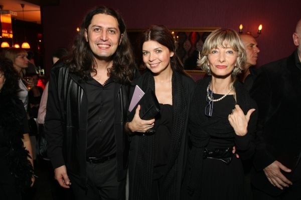 Jurorka, organizatorka Warsaw Fashion Street Dorota Wróblewska z Bianką Cimiottą Lami z włoskiej Akademii Mody Koefia oraz z muzykiem Marco Lo Russo.