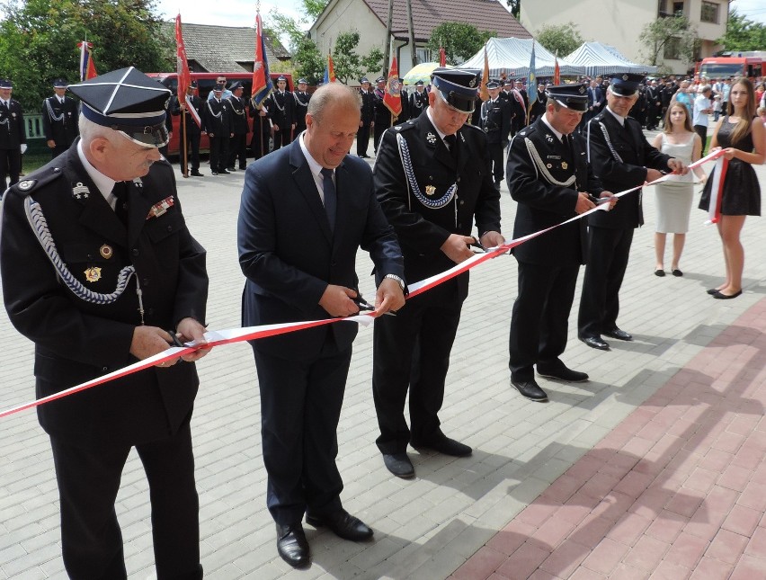 Uroczyste przecięcie wstęgi i oddanie do użytku nowo...