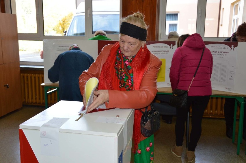 Podhale: Górale tłumnie ruszyli do urn. Jak narazie wybory przebiegają spokojnie