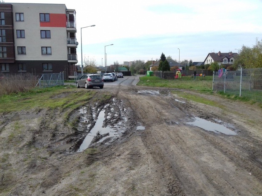 Kraków. Zamiast drogi mają błoto, wyboje i koleiny