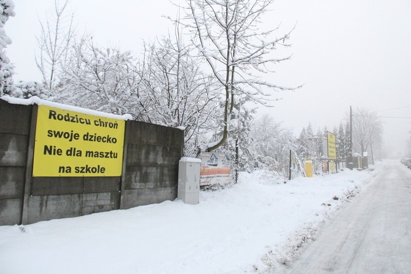 Waldemar Guz wspólnie z sąsiadami protestuje przeciwko...