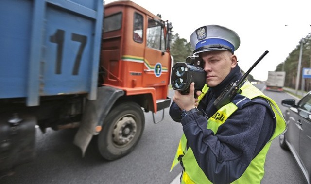 Kierowca golfa stracił prawo jazdy na trzy miesiące.