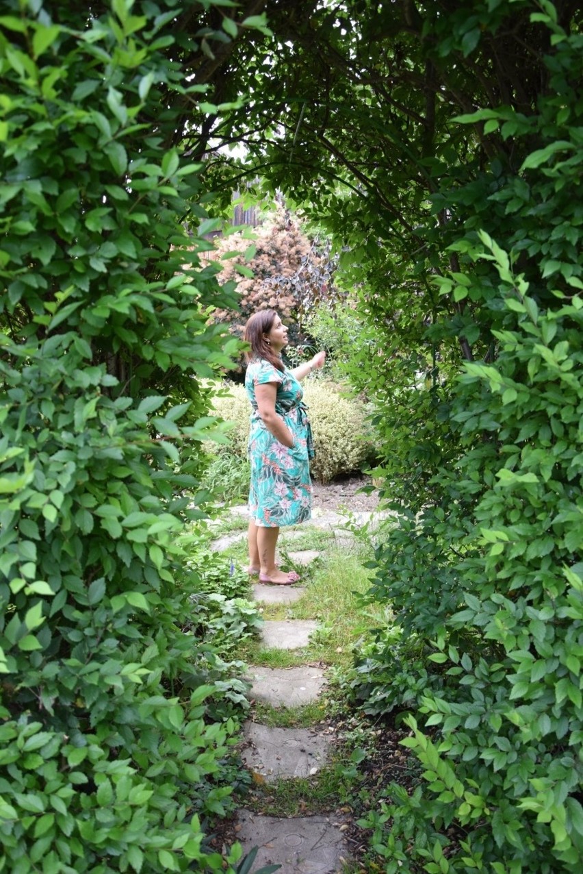 Alicja Grabowska w rodzinnym ogrodzie, który był inspiracją...