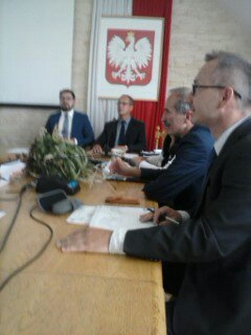Taczki dla wójta zamiast absolutorium. Widowisko na sesji Rady Gminy Jerzmanowice-Przeginia