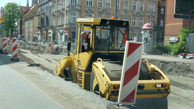 Remonty na chorzowskich drogach. Trwa remont ul. 3 Maja i ul. Hajduckiej w Chorzowie. Zobacz kolejne zdjęcia/plansze. Przesuwaj zdjęcia w prawo - naciśnij strzałkę lub przycisk NASTĘPNE