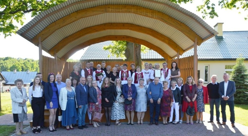 Koło Gospodyń Wiejskich "Michniowianki" wraz z licznymi...