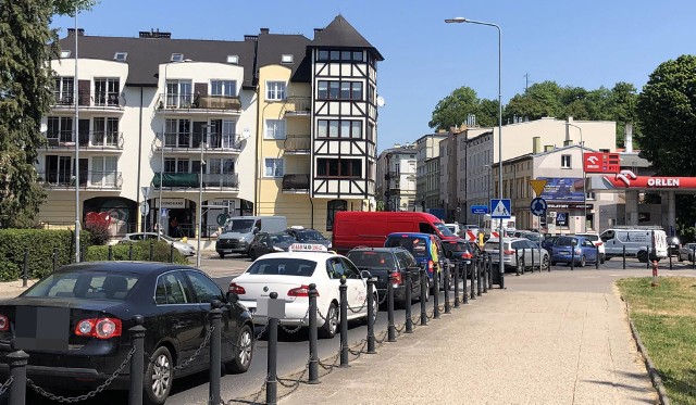 Drogowy koszmar w centrum Koszalina. Na ulicy Młyńskiej zapadł się asfalt.