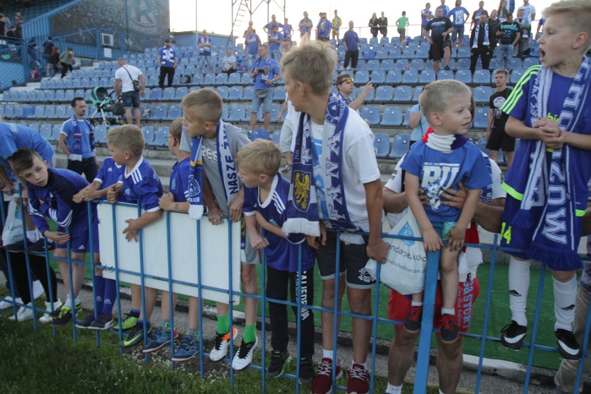 Ruch Chorzów - GKS Katowice 1:0. Tak cieszyli się kibice i piłkarze Niebieskich ZDJĘCIA