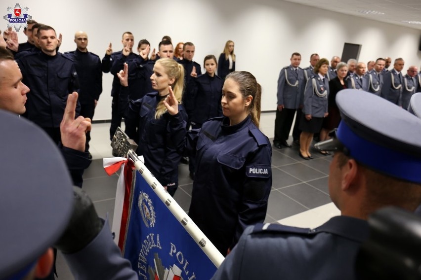 Nowi policjanci w lubelskim garnizonie złożyli ślubowanie. Wkrótce rozpoczną służbę. Zobacz zdjęcia