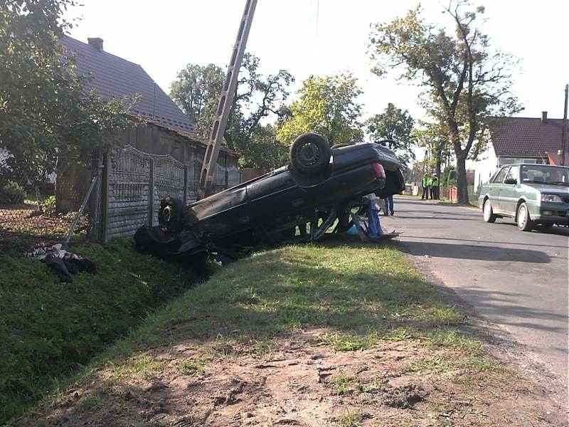Tragiczny wypadek w Śmiechowicach. Opel vectra uderzył w...