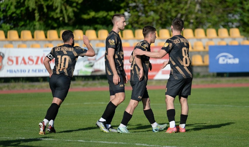 GKS Zio-Max Nowiny aż 5:0 pokonał Pogoń Staszów w wyjazdowym meczu RS Active 4. ligi. Dwa gole strzelił Paweł Tomczyk. Zobacz zdjęcia 