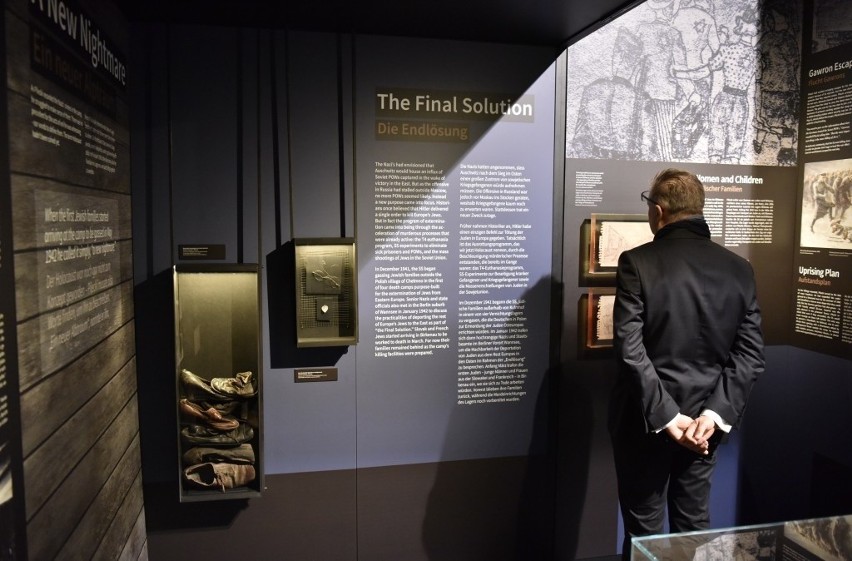 O historii rotmistrza Witolda Pileckiego pod Bramą Brandenburską. W Berlinie otwarto wystawę o polskim bohaterze [ZDJĘCIA]
