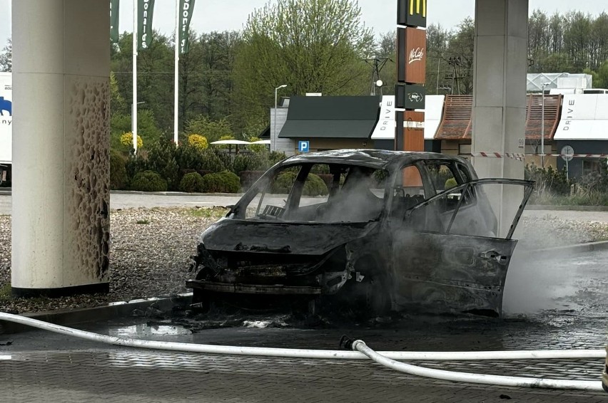 Samochód osobowy spalił się doszczętnie w Worowie, w gminie...