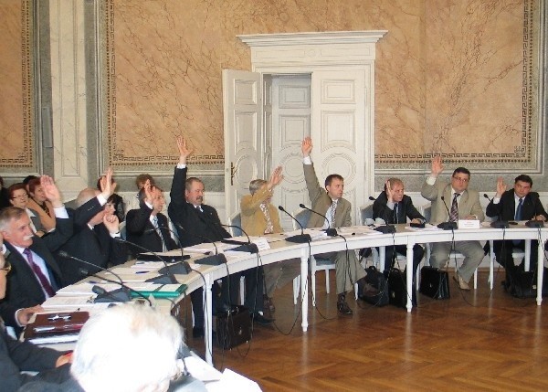 Za udzieleniem absolutorium głosowali radni PiS, Samorządnego Przemyśla i Fundacji San.