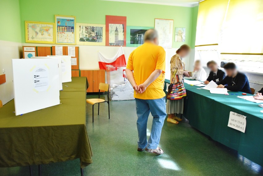 Do godziny 12 w dniu wyborów 7 kwietnia, frekwencja w Rudzie...
