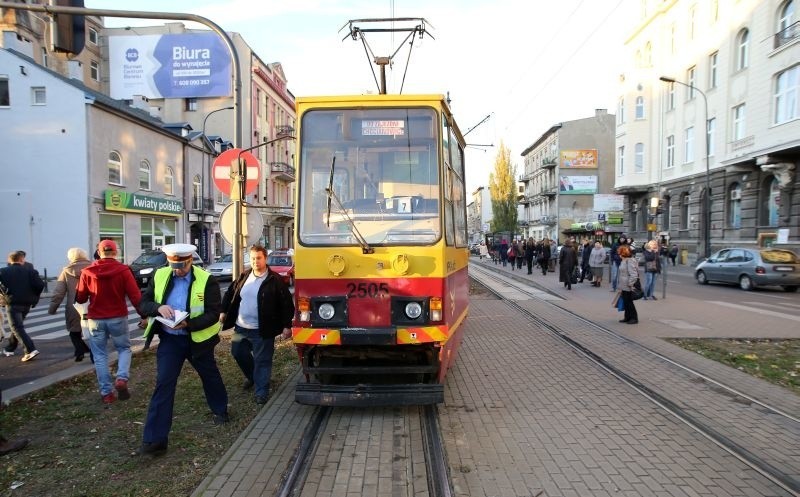 Uszkodzona „szóstka” zjechała do zajezdni Chocianowice.