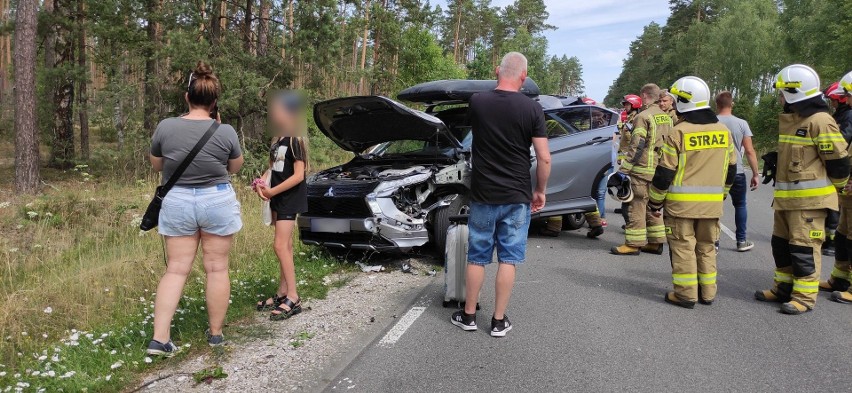 Zderzenie trzech samochodów na drodze z Chojnic do...