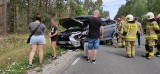 Zderzenie trzech samochodów na drodze z Chojnic do Kościerzyny. Groźna kraksa zablokowała trasę nr 235 | ZDJĘCIA, WIDEO