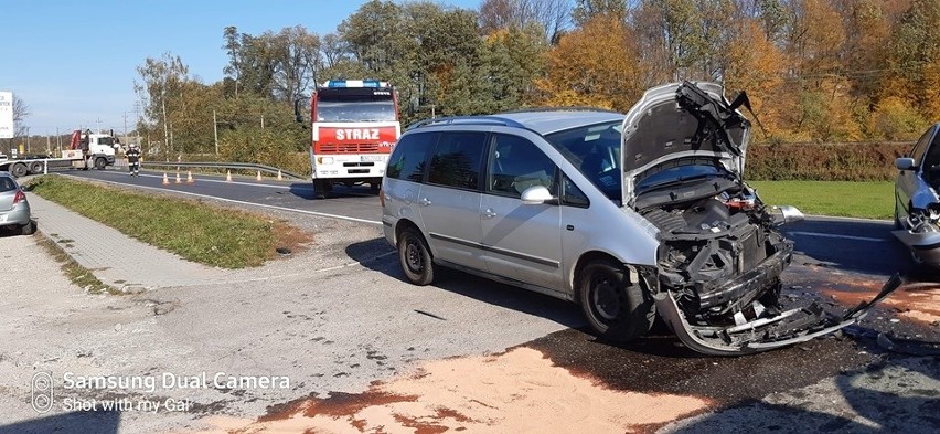 Wypadek Biała Niżna. W czołowym zderzeniu poważnie ucierpiała jedna osoba [ZDJĘCIA]