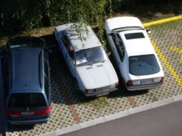 Skoda pana Andrzeja była idealnie zaparkowana (w środku)
