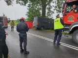 Tragiczny wypadek w Grucznie pod Świeciem. Samochód uderzył w drzewo, jedna osoba zginęła