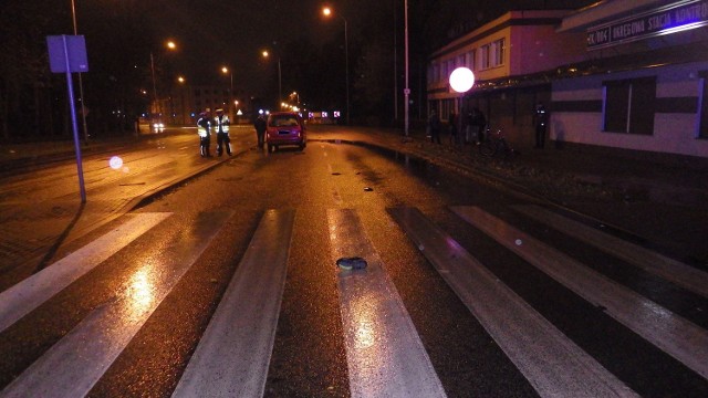 Przejście na ul. Gnieźnieńskiej - to tutaj kierowca citroena berlingo potrącił dwóch mężczyzn.