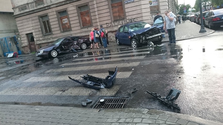 Wypadek na skrzyżowaniu Warszawskiej i Sobieskiego