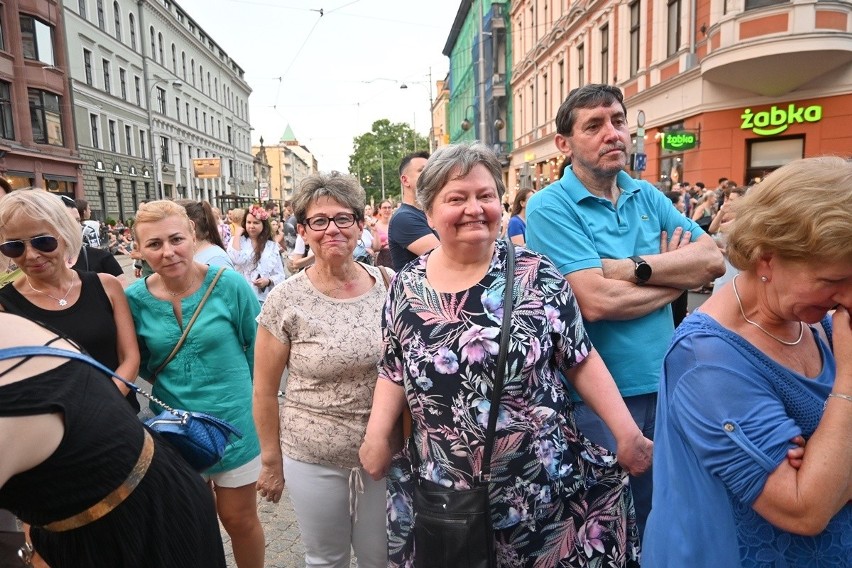 Wrocławianie i turyści byli zachwyceni. Publika rozciągała...