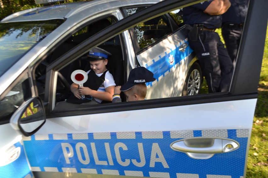 Palczowice. Policjanci zagrali w meczu charytatywnym na rzecz chorej Helenki 