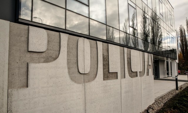 11 stycznia 2002 roku funkcjonariusze Biura Spraw Wewnętrznych Komendy Głównej Policji zatrzymali mł. insp. Romana Kocińskiego, komendanta miejskiego policji w Bydgoszczy, podejrzanego o tuszowanie przestępstw gospodarczych w zamian za korzyści materialne.