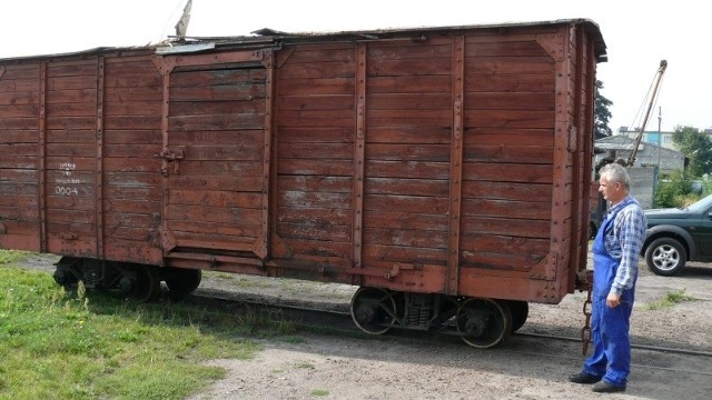 To najstarszy wagon, jaki posiada jędrzejowska kolejka i jeden z najstarszych wagonów wąskotorowych w Polsce &#8211; mówi Edward Choroszyński, prezes Świętokrzyskiej Kolejki Dojazdowej