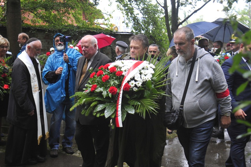 Kraków uczcił 76. rocznicę "Krwawej Niedzieli" na Wołyniu [ZDJĘCIA]    