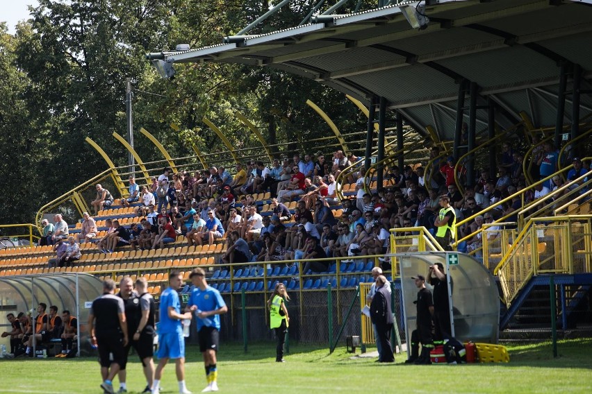 Jutrzenka Giebułtów - Hutnik Kraków, stadion w Zabierzowie