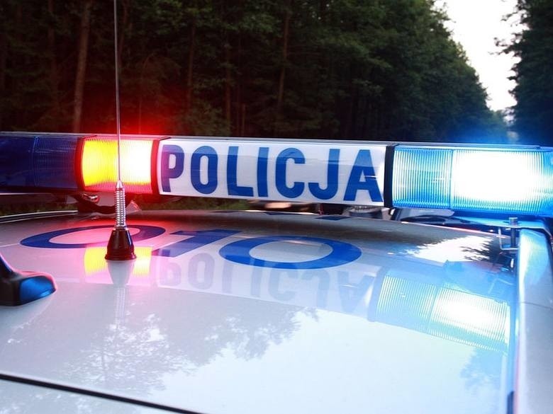Białystok. Kontrola policji w centrum miasta. Kierowca jechał "pod wpływem", bez prawa jazdy, a samochód był kradziony (zdjęcia, wideo)
