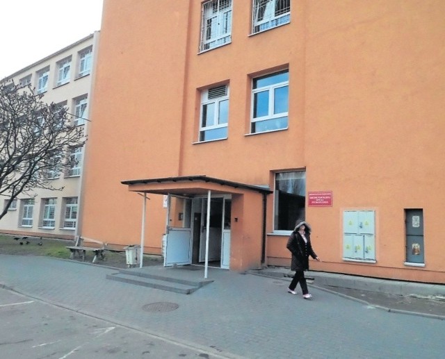 Desperata przewieziono na oddział psychiatryczny SzpitalaWojewódzkiego w Zgierzu.