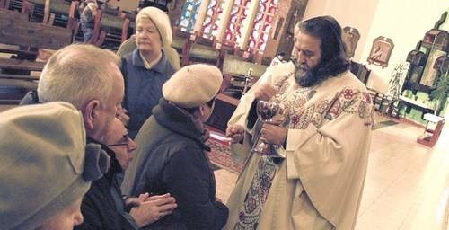Wczoraj w kościele pw. Św. Ducha w Koszalinie wierni przyjmowali komunię od księdza na język.