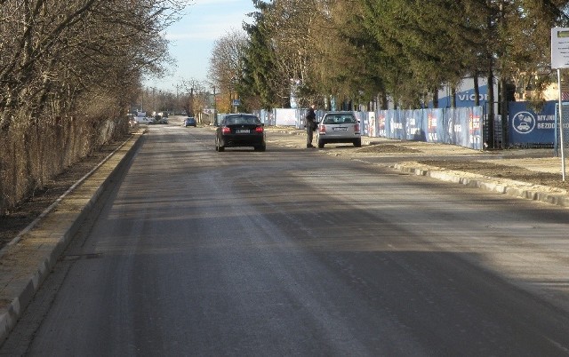 Remont 220-metrowego odcinka ulicy Przemysłowej obejmował też budowę zatoki postojowej.