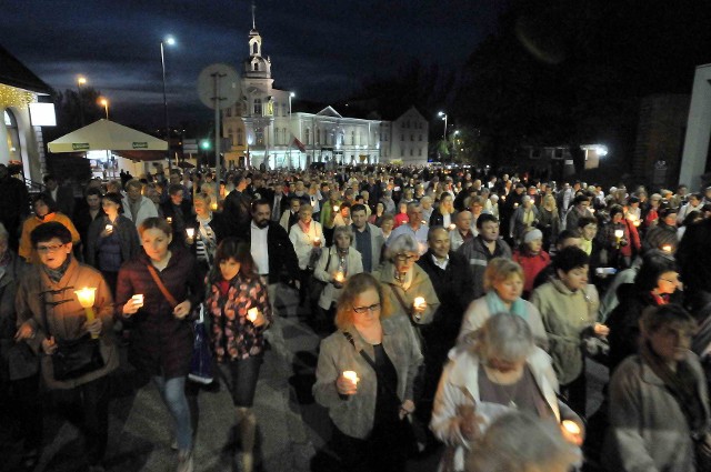 Tysiące wiernych przeszło  w sobotę z Góry Chełmskiej do koszalińskiej katedry.